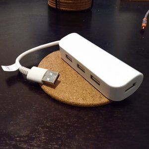 Staples 4-Port USB 2.0 Hub